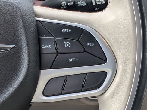 Used 2020 Chrysler Pacifica Limited FWD image 21