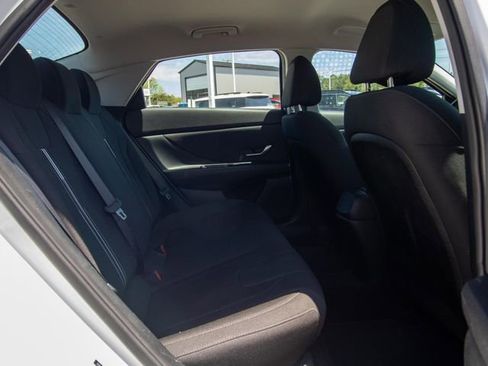 Certified 2021 Hyundai Elantra SEL w/ Convenience Package FWD image 15