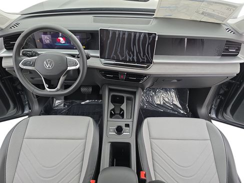 New 2026 Volkswagen Tiguan SE image 9