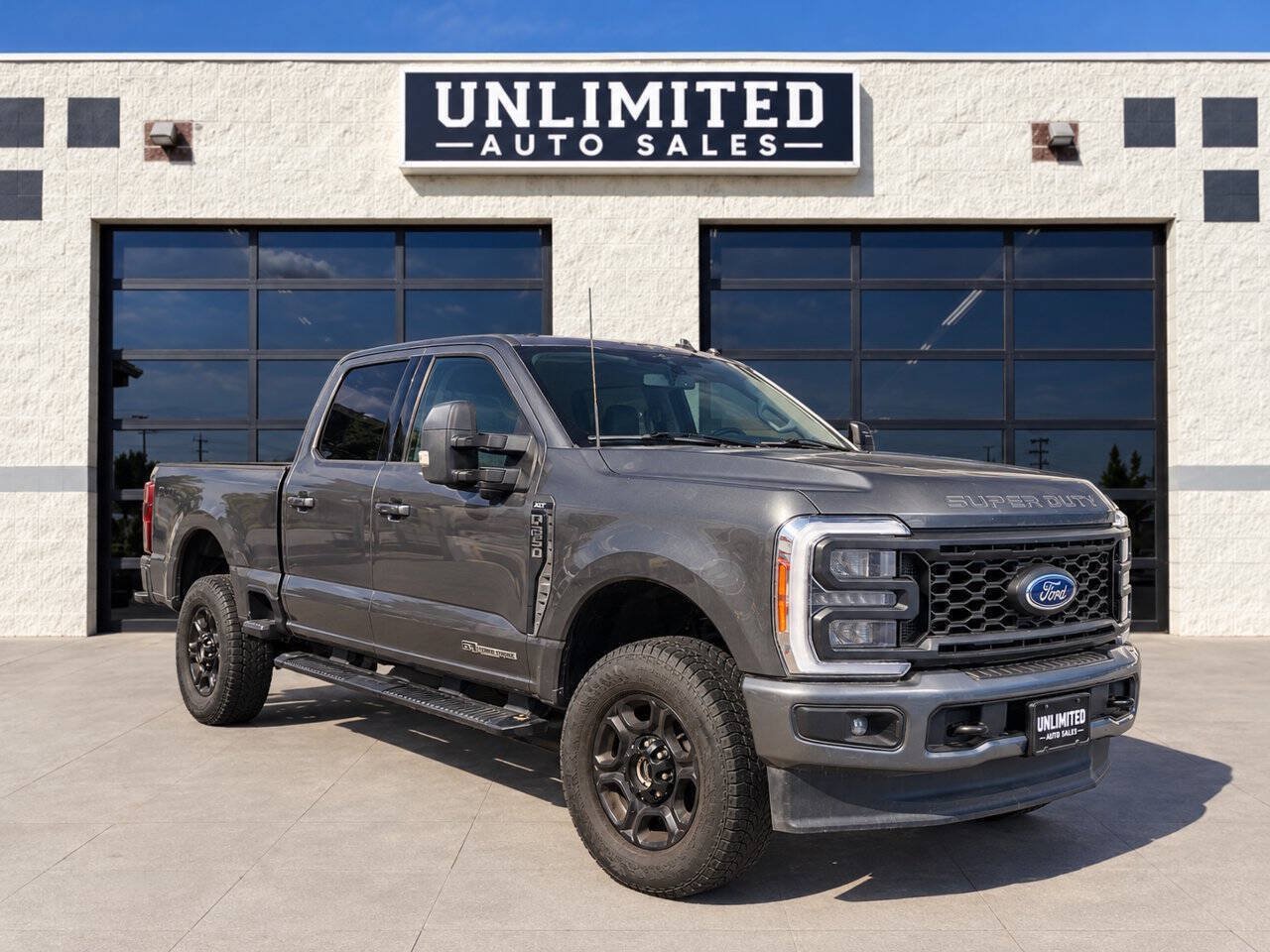 Used 2023 Ford F350 XLT w/ XLT Premium Package AWD/4WD image 1