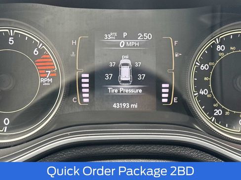 Used 2021 Jeep Cherokee Latitude Plus AWD/4WD image 2