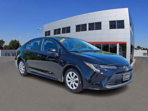 Used 2025 Toyota Corolla LE FWD image 1