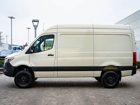 Used 2024 Mercedes-Benz Sprinter 2500 image 12