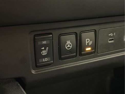 Used 2024 Nissan Frontier SV w/ SV Convenience Package image 36