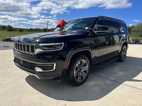 Used 2024 Jeep Wagoneer Series II w/ Flexible Seating Group image 8