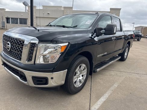 Used 2018 Nissan Titan SV w/ SV Convenience Package RWD image 1
