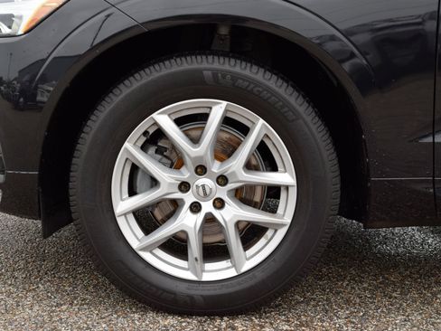 Used 2021 Volvo XC60 T5 Momentum w/ Premium Package FWD image 27