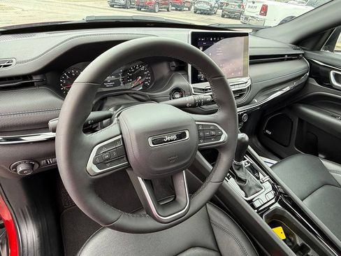 Used 2025 Jeep Compass Limited w/ Sun & Sound Group AWD/4WD image 17