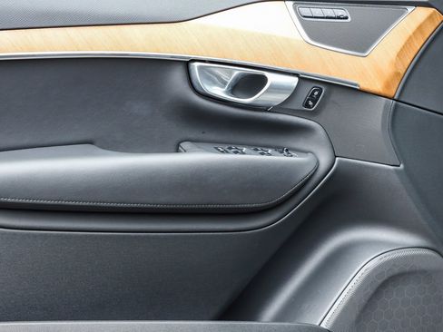 Used 2024 Volvo XC90 B6 Plus image 19