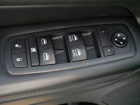 Used 2020 Jeep Grand Cherokee Limited w/ Luxury Group II image 19