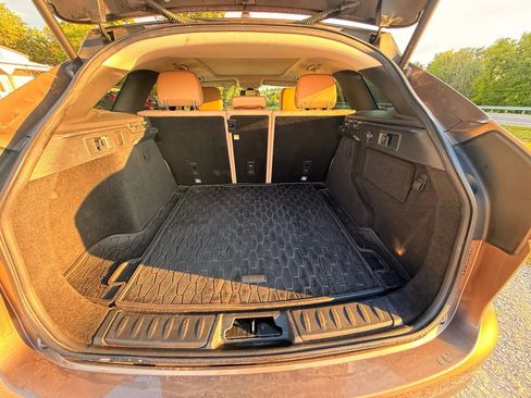 Used 2017 Jaguar F-PACE Premium image 9