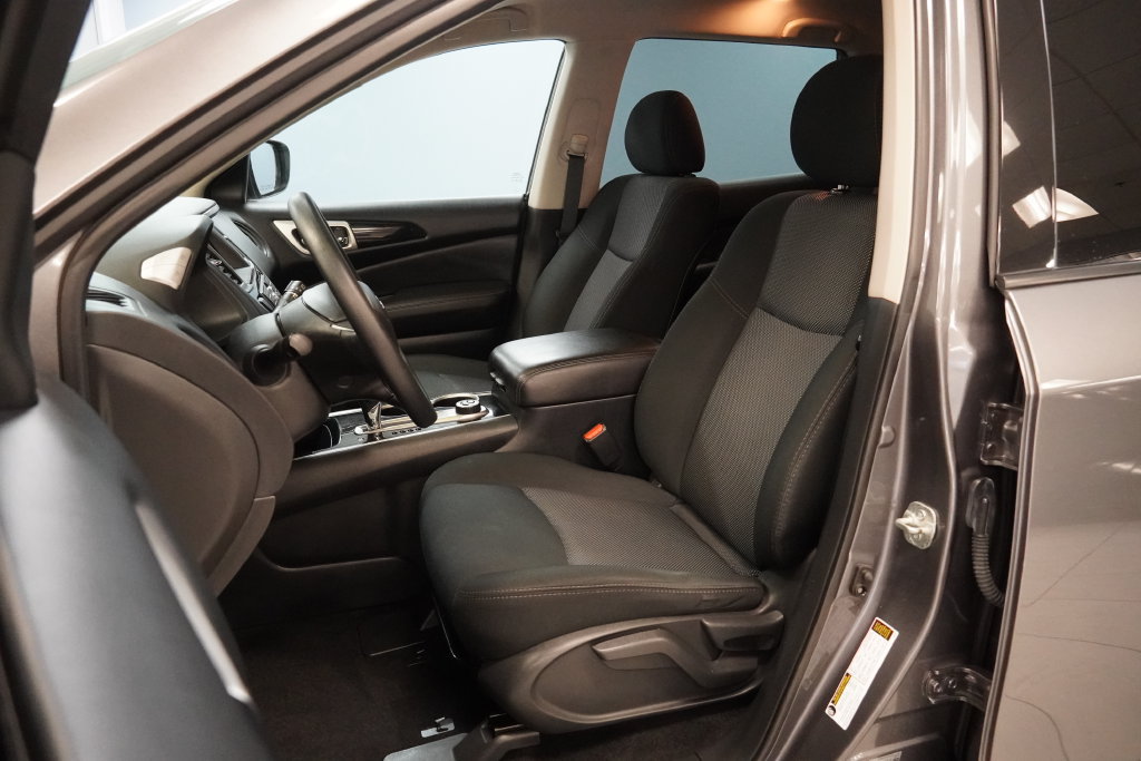 Used 2019 Nissan Pathfinder S AWD/4WD image 4