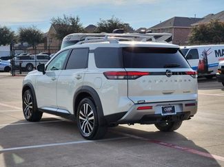 Used 2024 Nissan Pathfinder Platinum w/ Cargo Package video 3
