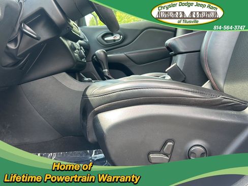 Used 2022 Jeep Cherokee Trailhawk AWD/4WD image 16