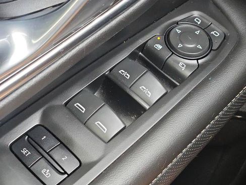 Certified 2022 GMC Yukon SLT w/ SLT Luxury Package AWD/4WD image 21