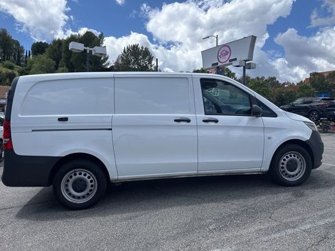 Used 2023 Mercedes-Benz Metris image 4