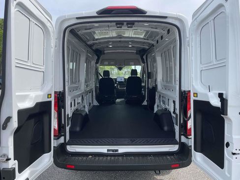 New 2026 Ford Transit 250 148 Medium Roof RWD image 10