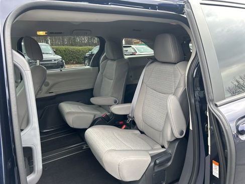 Used 2024 Toyota Sienna LE image 15