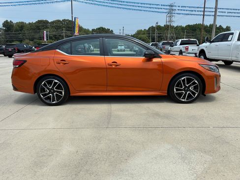 Used 2025 Nissan Sentra SR w/ SR Premium Package FWD image 5