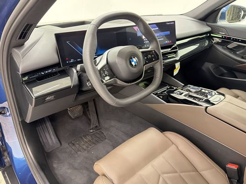 Used 2025 BMW 530i w/ Premium Package RWD image 4