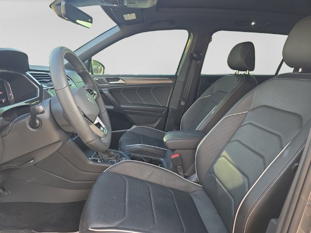 Used 2022 Volkswagen Tiguan SEL R-Line AWD/4WD image 14