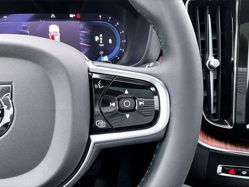 Certified 2023 Volvo XC60 B5 Plus image 11