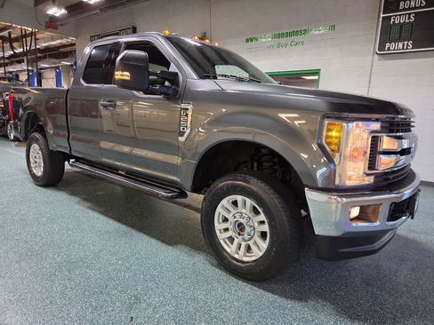 Used 2018 Ford F250 XLT w/ XLT Value Package AWD/4WD image 5