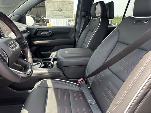 New 2026 GMC Yukon AT4 Ultimate w/ LPO, Floor Liner Package AWD/4WD image 4