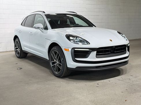 Used 2026 Porsche Macan AWD/4WD image 6