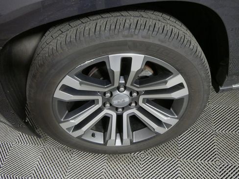 Used 2018 GMC Yukon Denali w/ Denali Ultimate Package AWD/4WD image 12