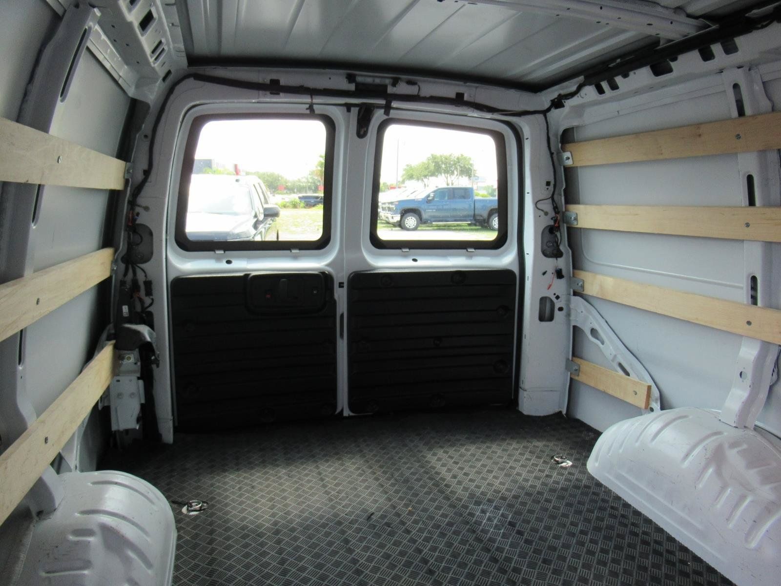 Used 2025 GMC Savana 2500 w/ Driver Convenience Package RWD image 15