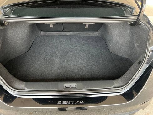 Used 2023 Nissan Sentra SR w/ Midnight Edition Package FWD image 11