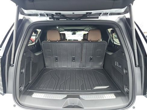 New 2026 Chevrolet Suburban High Country image 17