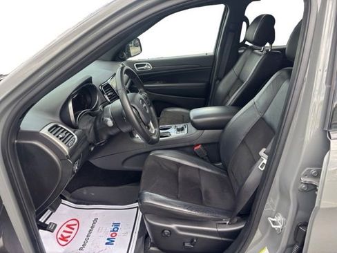 Used 2020 Jeep Grand Cherokee Altitude AWD/4WD image 10