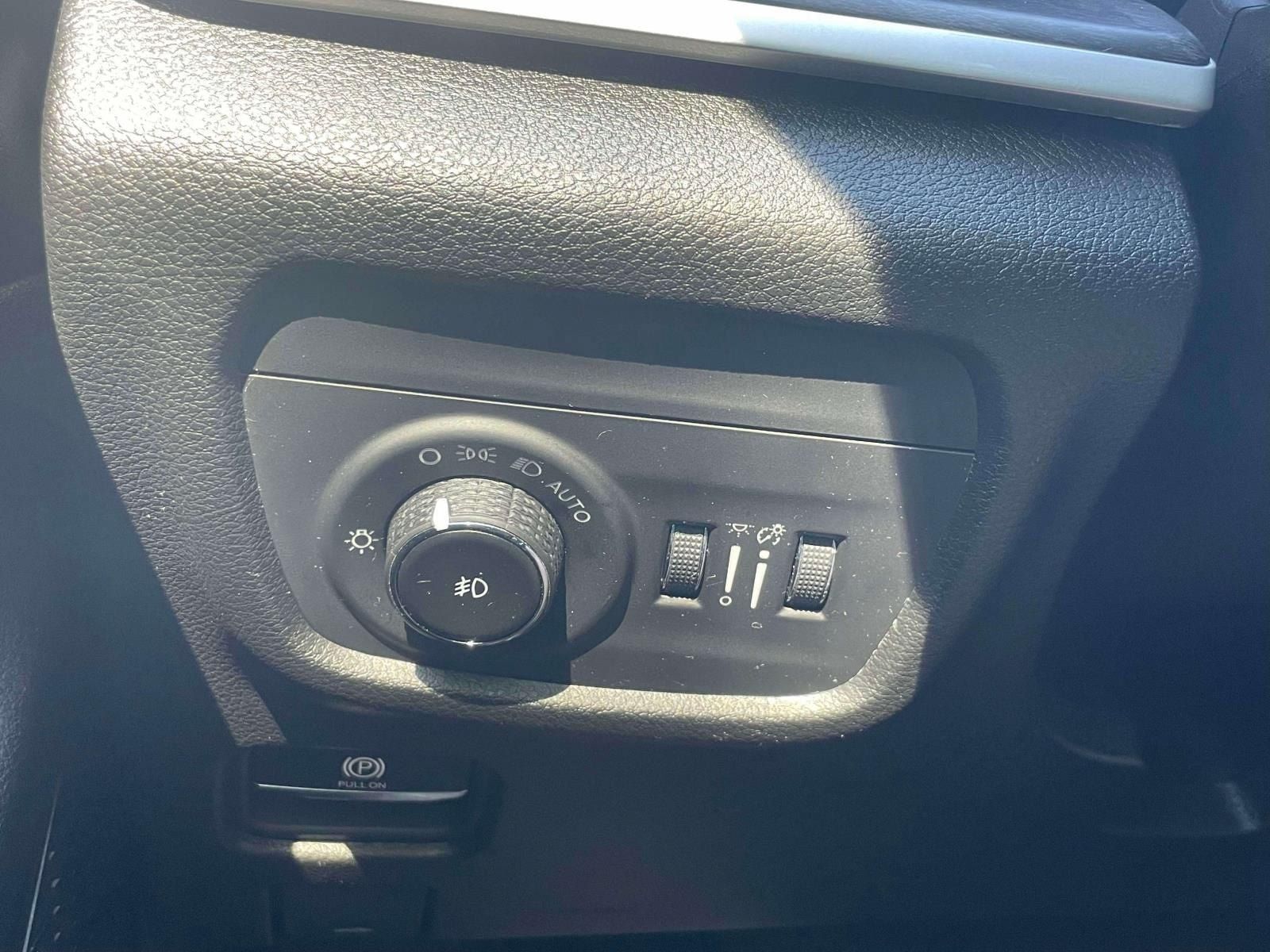 Used 2023 Jeep Grand Cherokee Limited AWD/4WD image 20