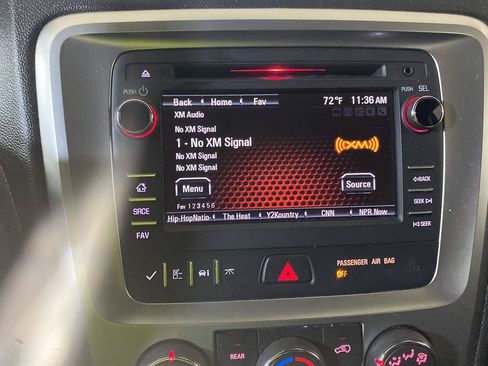 Used 2014 GMC Acadia SLE FWD image 3