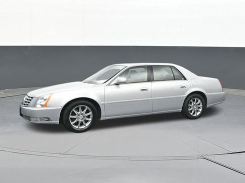 Used 2010 Cadillac DTS Luxury image 6