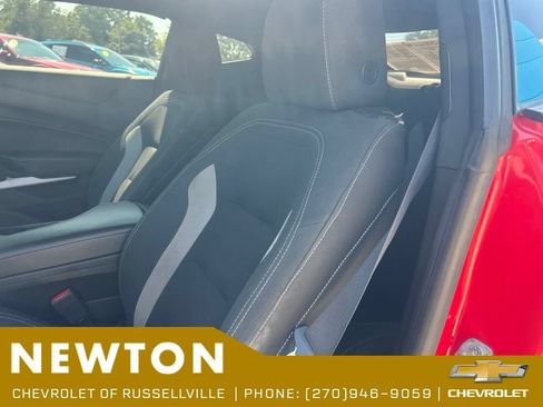 Used 2020 Chevrolet Camaro LT RWD image 5