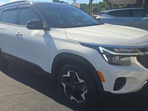 Used 2025 Kia Seltos S AWD/4WD image 3