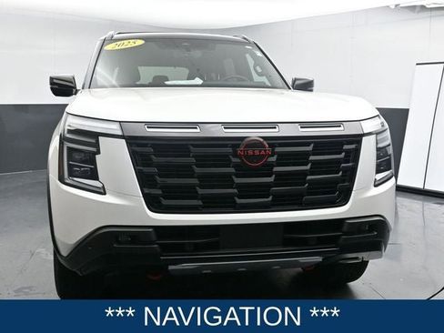 Used 2025 Nissan Armada PRO-4X image 4