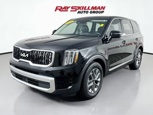 Used 2023 Kia Telluride LX AWD/4WD image 3