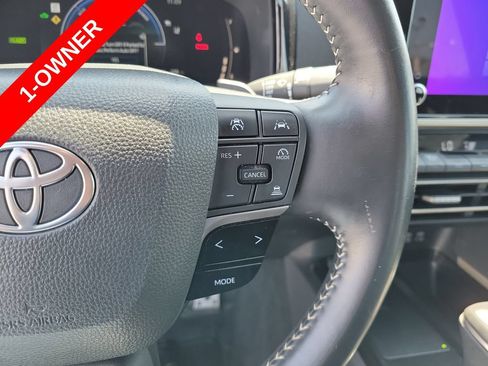 Used 2025 Toyota Camry SE FWD image 29