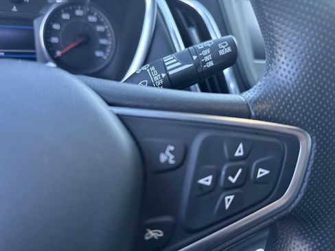 Used 2023 Chevrolet Equinox LT image 25