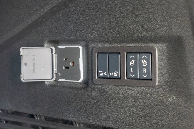 Used 2026 GMC Yukon AT4 w/ AT4 Premium Plus Package AWD/4WD image 26