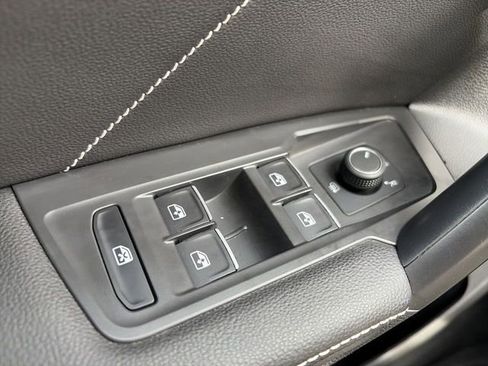 Used 2022 Volkswagen Tiguan SE AWD/4WD image 13