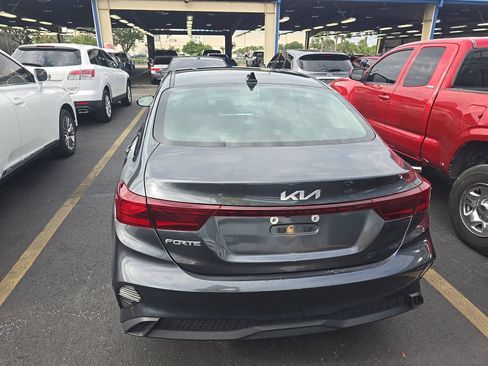 Used 2022 Kia Forte LXS FWD image 8
