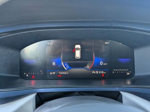 Used 2024 Volkswagen Taos SE w/ Panoramic Sunroof Package FWD image 31