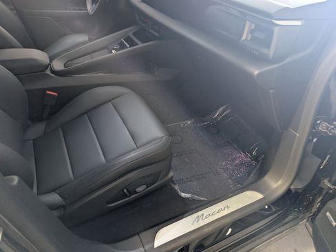 Used 2025 Porsche Macan Electric image 19