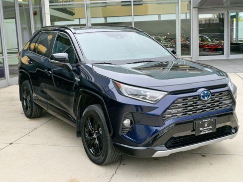 Used 2021 Toyota RAV4 XSE image 3
