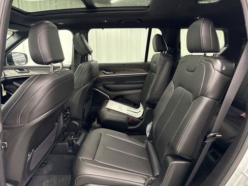 New 2025 Jeep Grand Cherokee L Limited w/ Luxury Tech Group II AWD/4WD image 11